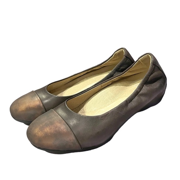 Dansko Lisanne Chocolate Burnished Nubuck Hidden Wedge Flat - Picture 3 of 8